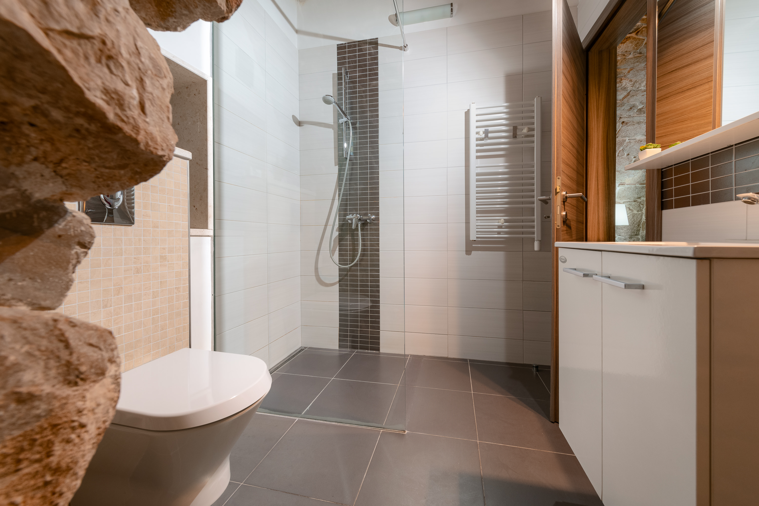 apartment volat, modern bathrrom